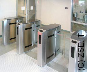 Varco Automatico ante in cristallo retraibili