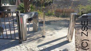 Portello Automatico in Acciaio Inox con anta in Cristallo