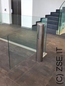 Elegante Portello Automatico con anta in Cristallo Temprato per Aziende