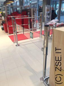 Portello meccanico a spinta con anta Plexiglass per Uscita Libera