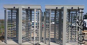 Tornelli a tutta altezza ingresso perimetrale Azienda