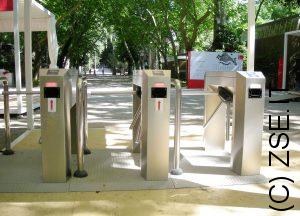 tornello inox ingresso museo con lettore ticket barcode