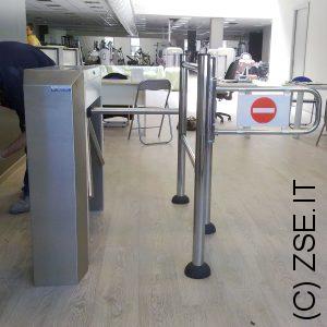 tornello acciaio inox palestra e portello uscita di sicurezza